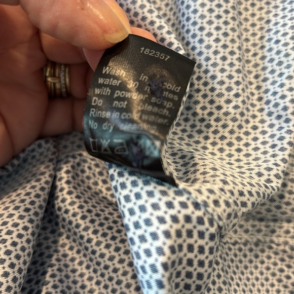 BC COLLECTION Navy Diamomd Medalion Like New Casual Dress Shirt - Picture 8 of 8
